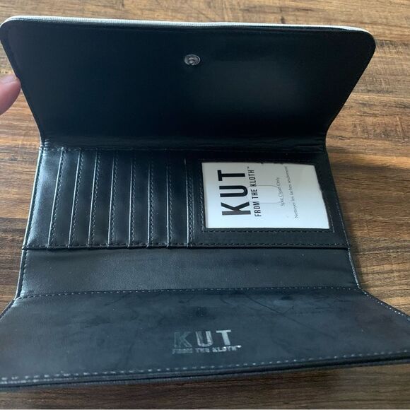 Kut from the Kloth Slim Black and White Striped Wallet with Snap Closure - Picture 6 of 7